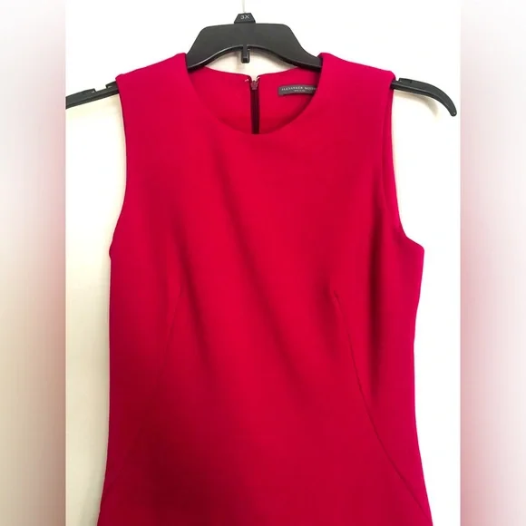 Alexander McQueen Red Sleeveless Pleated Dress. - Picture 4 of 10